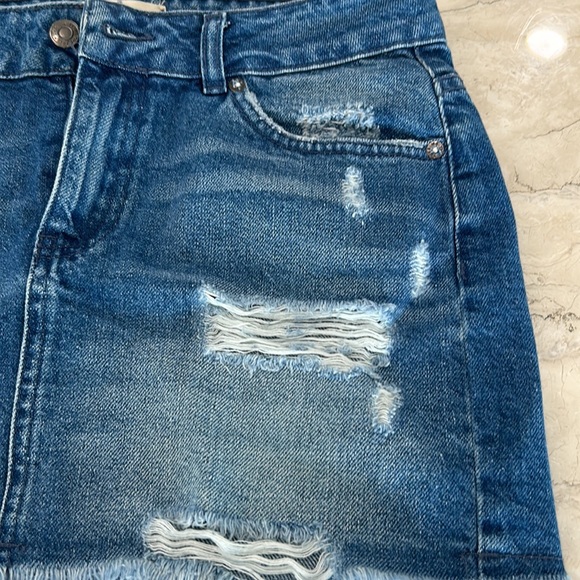 Free People Distressed Jean skirt Size 4 - Picture 3 of 4